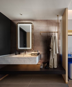 Ensemble de chambre d'hôtel moderne, lit king size, design contemporain, meubles en bois avec housse de lit en coton, utilisation commerciale durable - Product Image 5
