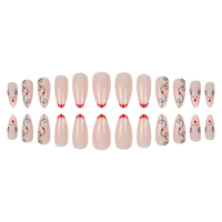 Faux ongles à presser, motif rennes de Noël et lumières féériques, forme amande moyenne, rouge nude, French manucure, imprimé hiver et fêtes