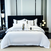 Ensemble de literie Gaoke de qualité supérieure en polyester pour hôtel et gîte, avec ruban adhésif, blanc pur, bord large, 4 pièces, 200TC