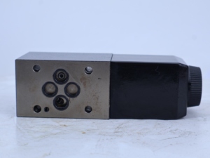 วาล์วควบคุมทิศทางไฮดรอลิกแบบสัดส่วนรุ่น KBCG-3-250D-Z-M1-2-A-PE7-H1-11 ของแท้ ยี่ห้อ KCG KBCG - Product Image 3