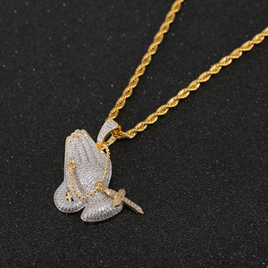 Collana con Ciondolo Gesù in Zirconi Trendy 2022, Charm Croce con <span class=keywords><strong>Mani</strong></span> in Preghiera, Catena in Ottone Bicolore 18K per Matrimoni - Product Image 4