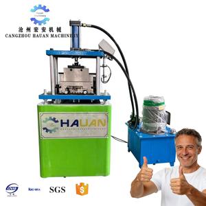 Máquina de conformado automática de alta resistencia controlada por PLC, de alta productividad, para la fabricación de placas de hebilla engrosadas para decoración industrial. - Product Image 1