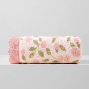 2025 asciugamano in pile di corallo di nuovo stile <span class=keywords><strong>con</strong></span> asciugamano in <span class=keywords><strong>pizzo</strong></span> ad assorbimento d'acqua Super resistente per il lavaggio del viso e il bagno - Product Image 1