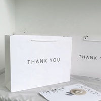 Sac d'emballage de vêtements en carton réutilisable extra large sacs à provisions en papier cadeau de luxe personnalisés avec vos propres logos