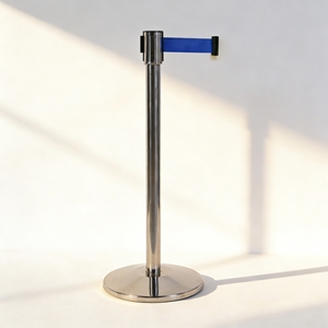 เสาคั่นแบบยืดหดได้ที่เชื่อถือได้ พร้อมฐานเหล็กหล่อ 7 กก. เหมาะสำหรับศูนย์จัดแสดงนิทรรศการและพื้นที่รอ<span class=keywords><strong>คอย</strong></span>ในโรงพยาบาล - Product Image 1