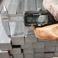 Le fer laminé à chaud Offre Spéciale de billettes d'acier au carbone a forgé le prix carré de poids de barre solide taille des prix de 10x10mm