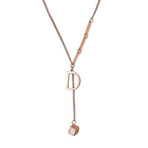 Jiojew personalizar joyería de moda de alta calidad hecha <span class=keywords><strong>en</strong></span> China al por mayor fino árabe Acero inoxidable D <span class=keywords><strong>letras</strong></span> Collar chapado <span class=keywords><strong>en</strong></span> oro - Product Image 1