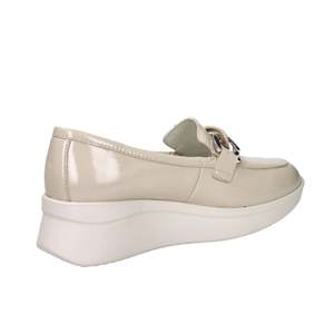 Mocassins en cuir beige pour femme Cinzia Soft, chaussures plates - Product Image 4
