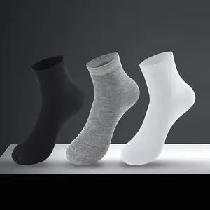 Großhandel Herbst und Winter Herren Socken Casual Strümpfe Solid Color Athletic Casual Socken Spot