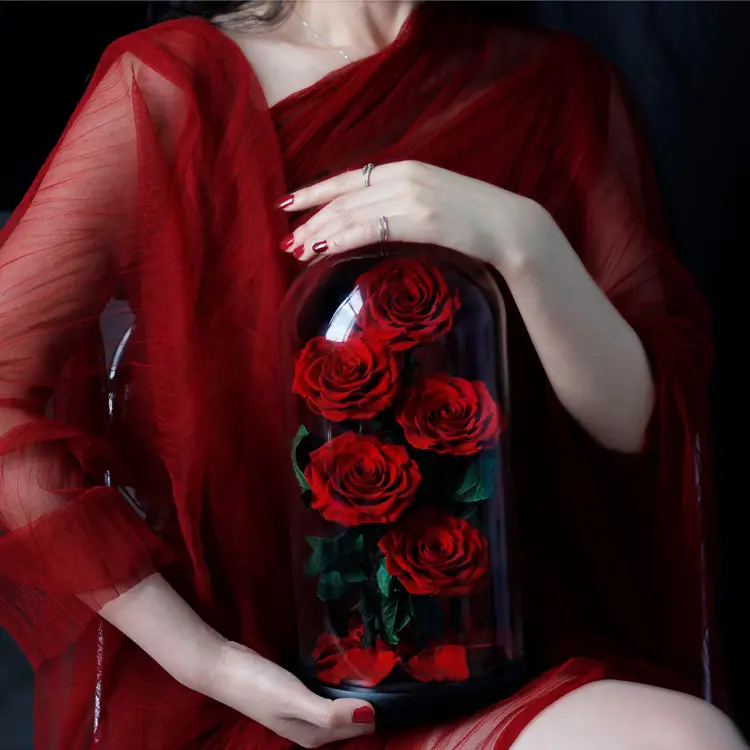 L'usine fournit directement 2023 vente chaude rose éternelle fleur préservée roses pour toujours dans un dôme en verre