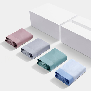 กางเกงในบ็อกเซอร์ของผู้ชายกางเกงชั้นในไร้รอยต่อระบายอากาศได้กลางเอวสีทึบชุดชั้นในผ้าไหมน้ำแข็งแบบบางพิเศษออกแบบโลโก้ได้ตามต้องการ - Product Image 5