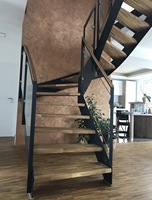Escalier en arc avec structure en acier inoxydable, marches en bois massif, fixation par boulons, haute résistance, pour villa intérieure, décoratif, base droite