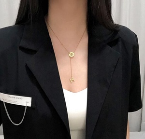 Son tasarım kadın yüksek cilalı özel paslanmaz çelik 18k altın harf <span class=keywords><strong>H</strong></span> zincir kolye - Product Image 5