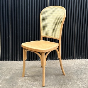 Sillas de comedor al aire libre Louis XVI French Crossback Plástico Grano de madera Silla de ratán apilable - Product Image 2