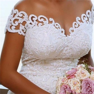 Vestido de Novia Africano de Lujo Tallas Grandes, Nuevo con Encaje Desmontable, Cola Larga, Precio de Fábrica, Decorado con Apliques de Flores Drapeadas - Product Image 2