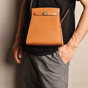 Sac bandoulière en cuir de vachette marron doré avec boucle dorée et fermeture éclair, sac décontracté à une seule sangle - Product Image 4