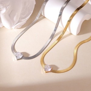 Collar de Cadena con Eslabones de Zirconia en Forma de Corazón, de Acero Inoxidable con Baño PVD de 18K, Moderno, Minimalista y a la Moda, para Aniversario, Unisex - Product Image 1