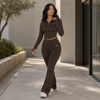 Conjunto Deportivo de Dos Piezas para Mujer, Color Mocha Marrón, Algodón Acordonado, Cierre de Cremallera de un Cuarto, Manga Larga, Cintura Alta, Corte Ajustado y Acampanado