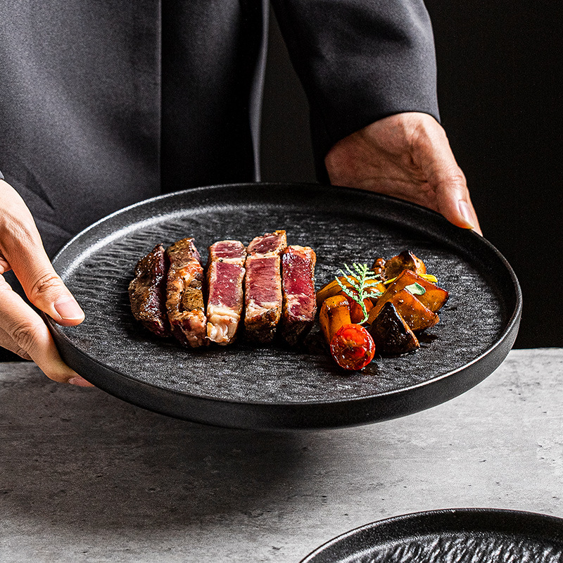 Piring peralatan makan restoran, gaya Nordic hitam keramik hitam untuk Hotel 8/10 inci piring Steak porselen putih bulat