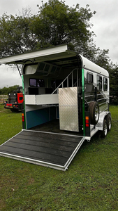 Remorque à <span class=keywords><strong>chevaux</strong></span> compacte 2HAL-L860 avec logement, chargement incliné pour club équestre, imperméable - Product Image 3
