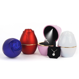 Scatole per Anelli a Forma di Fiore in Plastica con LED Personalizzate, Confezioni per Gioielli da Matrimonio, Scatole per Gioielli da Donna, Vendita all'Ingrosso - Product Image 3