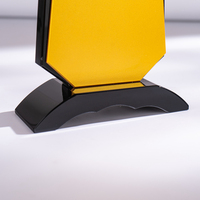 Offre Spéciale : Trophée en Verre Noir avec Panneau Doré, Cadre Géométrique, Étanche, Poli, Gravure Laser Personnalisée – Récompenses d'Entreprise – Stock Limité