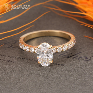 Bague de mariage en or jaune 18 carats avec diamant de laboratoire ovale de 4 carats, couleur D, clarté VS, certifié IGI, de la marque Goldleaf Jewelry - Product Image 6