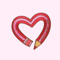 Le nouveau fer de dessin animé rose vif sur des patchs brodés personnalisé blanc mignon vêtements chapeau décoration broderie patch coeur crayon