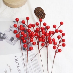 Branche de baies rouges artificielles Fukutoku à 7 branches pour la décoration de Noël - Product Image 4