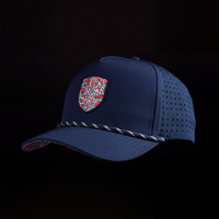 Op maat gemaakte waterdichte 5-panel golfcap snapback met lasergesneden ademende rubberen patch logo, groothandel OEM ODM