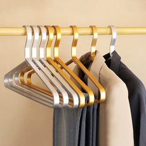 Premium oro opaco <span class=keywords><strong>in</strong></span> alluminio appendiabiti <span class=keywords><strong>in</strong></span> <span class=keywords><strong>metallo</strong></span> giacca appendiabiti pesante appendiabiti per giacca pantaloni <span class=keywords><strong>guardaroba</strong></span> - Product Image 1