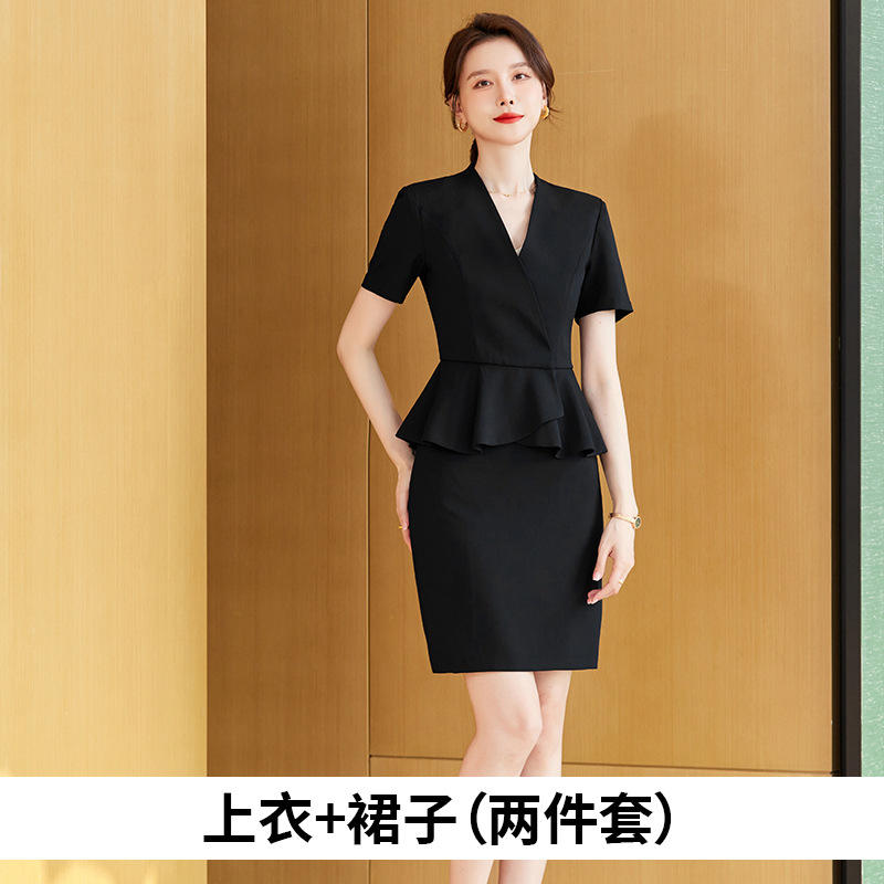 กระโปรงสูทสีดำสีสันสดใส