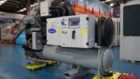 Refroidisseur à vis à eau HVAC d'occasion 901 kW R134a, unité de refroidissement centralisée commerciale et industrielle haute efficacité