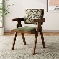 Table et chaises de salle à manger de mariage modernes et minimalistes, structure en bois massif, chaises de restaurant pour location événementielle, chaises d'hôtel avec accoudoirs.