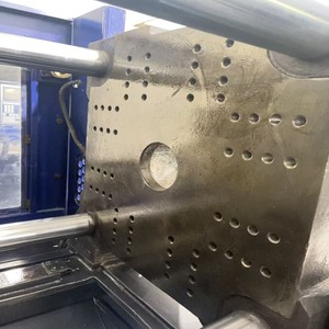 Haitianische gebrauchte hydraulische 160-Tonnen-Horizontal-Kunststoffspritzgießmaschine MA1600II, vollautomatisch, mit Motor - Product Image 3