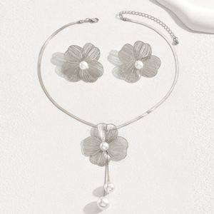 Parure Collier et Boucles d'Oreilles Polyvalente en Alliage Ornée de Perles Florales pour Femme, Durable, Étanche, Toutes Saisons, Style Européen Transfrontalier - Product Image 6