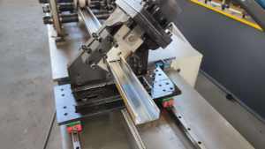 Máquina de enmarcado de acero de calibre ligero C U Channel <span class=keywords><strong>Purlin</strong></span> Máquina formadora de rollos Máquina de pernos y rieles - Product Image 6