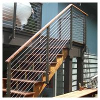 Prima Garde-corps à câbles courbé sur mesure, avec aménagement flexible et raccords usinés, pour l'extérieur des clubs, des atriums et des halls d'exposition