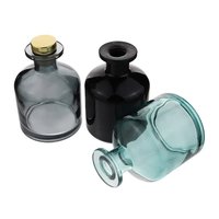 Bouteille de diffuseur d'huiles essentielles d'aromathérapie en verre réutilisable avec bouchon à vis et bâtons de rotin