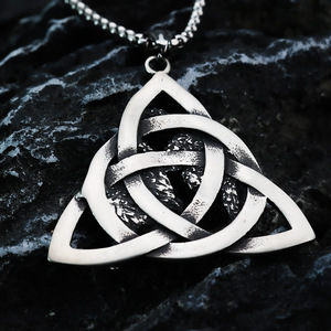 Yunnique – pendentif Viking en acier inoxydable avec double loup et nœud celtique pour hommes, collier à thème, bijoux cadeau - Product Image 2
