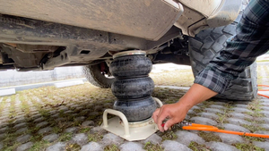 Chất lượng cao 3 tấn thép xách tay thủy lực không khí jack cắm xe CE ISO chứng nhận <span class=keywords><strong>1</strong></span> năm bảo hành Trọng lượng nhẹ 19kg - Product Image 3