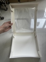 Boîte à gâteau en papier recyclé avec fenêtres d'angle, adaptée aux aliments, personnalisable