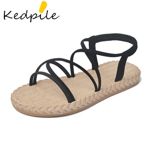 Sandalias planas con punta abatible para mujer, zapatos romanos con cordones de gladiador - Product Image 3