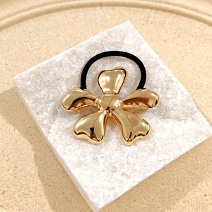 Accesorios para el cabello para niños de estrella de cinco puntas de gama alta, anillo para el cabello de acero inoxidable con estrella dorada, lazos para el cabello de goma a la moda - Product Image 6