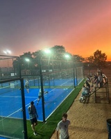 2025 Cour de padel de toit de pluie personnalisée avec toit Cour de padel extérieure Cour de tennis de padel Fabricant d'usine Toit