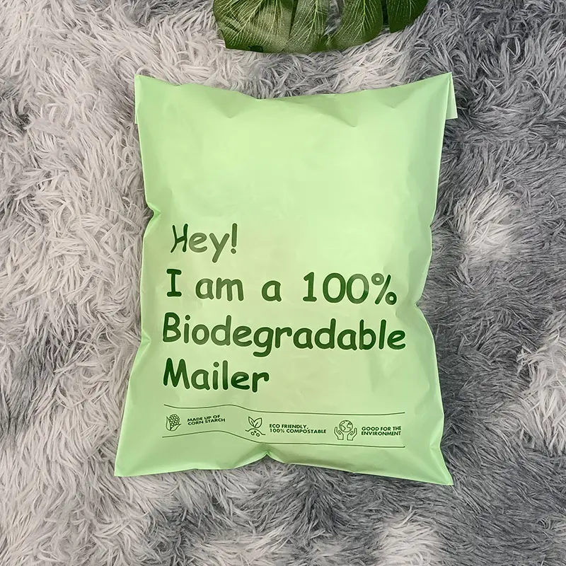 Mailer compostable écologique avec des sacs d'emballage imperméables imprimés par logo pour le vêtement et les accessoires de traitement
