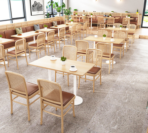 Set di Sedute e Tavoli Personalizzabili per Fast Food, Arredamento per Ristoranti, Sedute in Legno, Tavolo e Sedie per Mensa - Product Image 3