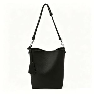Nouveau Sac Seau à Bandoulière en Cuir Véritable Grande Taille Tendance, Sac Fourre-Tout Gris Extra Large Personnalisé, Imperméable et Portable pour Femme, Vente en Gros - Product Image 4