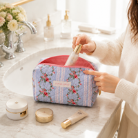 Sac cosmétique souple de grande capacité Petite trousse de maquillage matelassée à motifs floraux Petite trousse de toilette professionnelle avec logo personnalisé