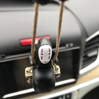Mignon Anime voiture ornements sans visage mâle voiture pendentif voiture rétroviseur pendentif cadeau d'anniversaire Auto décoration accessoires